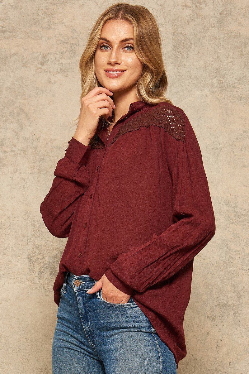 A Crinkled Woven Shirt Featuring Basic Collar Smile Sparker